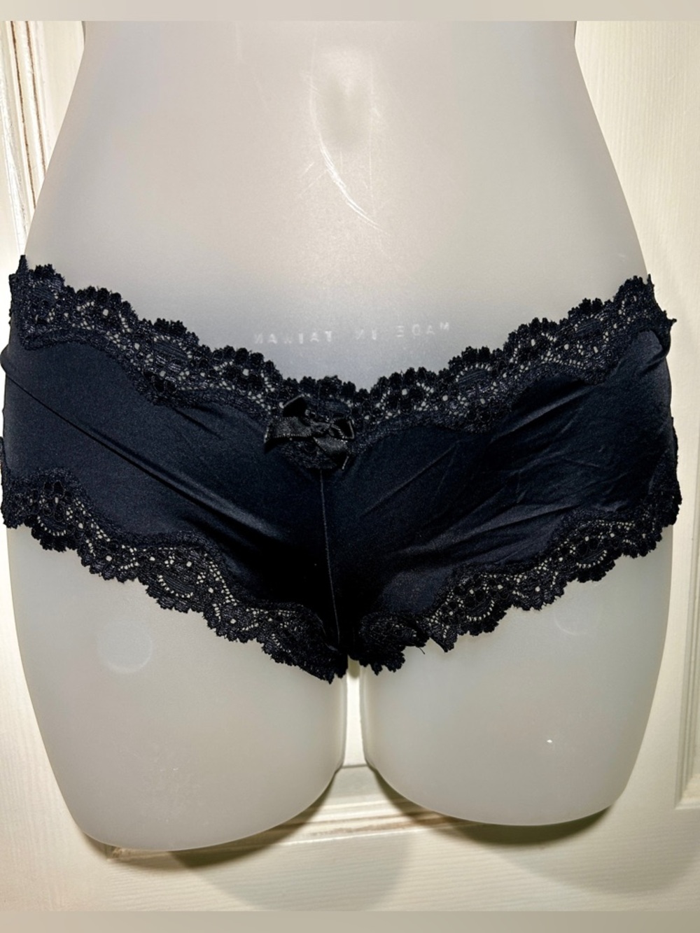 Victoria’s Secret Black low rise cheeky hipsters with black lace,